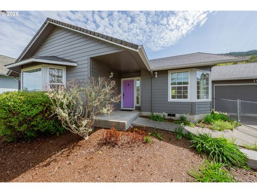 1074 Arburnia St, Myrtle Creek, OR, 97457-9387 | Card Image