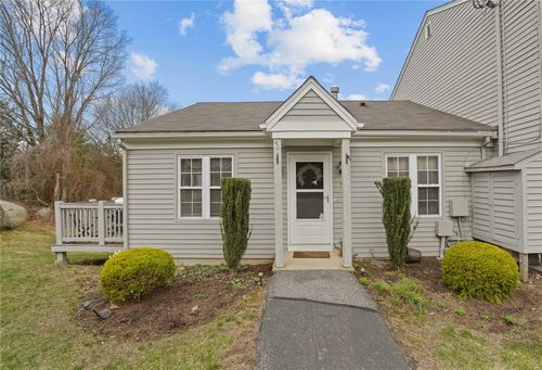 apt-9-565 Quaker Ln, West Warwick, RI, 02893-2160 | Card Image