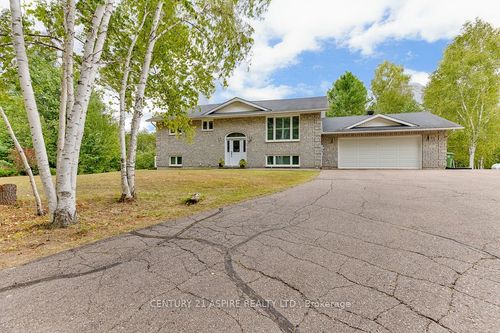 39 Sufian St, Pembroke, ON, K8A6W6 | Card Image