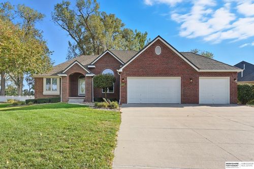 113 Shoreline Dr, Carter Lake, IA, 51510-1069 | Card Image