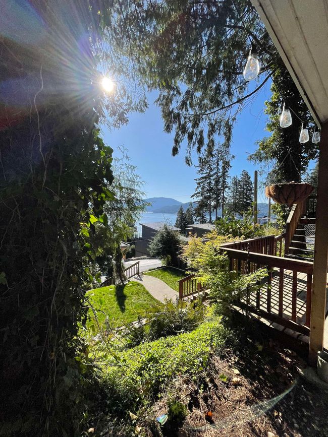 1833 North Road, House other with 3 bedrooms, 2 bathrooms and 2 parking in Gibsons BC | Image 30