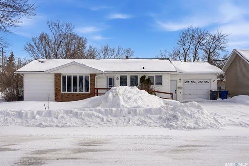 303 2nd Ave W, Montmartre, SK, S0G3M0 | Card Image