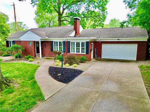 2647 W Ridgewood Cir, Zanesville, OH, 43701-1615 | Card Image