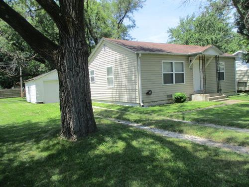137 S Denton St, Centralia, MO, 65240-1403 | Card Image