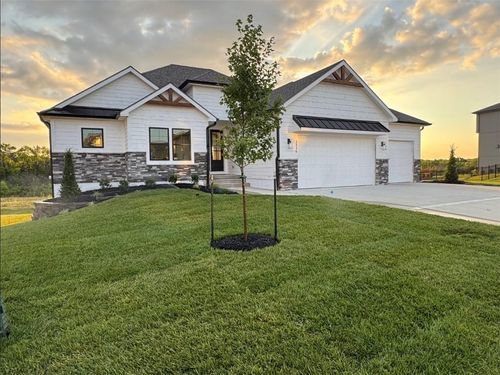 3116 Sw Summit View Trl, Lee's Summit, MO, 64082-4213 | Card Image