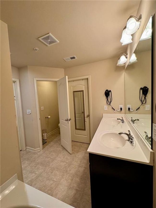 6642 Story Cir, Townhouse with 3 bedrooms, 3 bathrooms and 2 parking in Norcross GA | Image 23