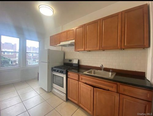 5024 39th Pl, Sunnyside, NY, 11104-4116 | Card Image