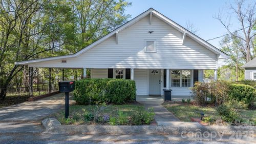 304 Garrou Ave Se, Valdese, NC, 28690-3302 | Card Image