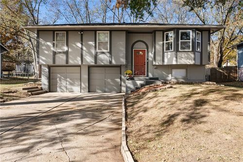 1700 Se Royal St, Oak Grove, MO, 64075-9239 | Card Image