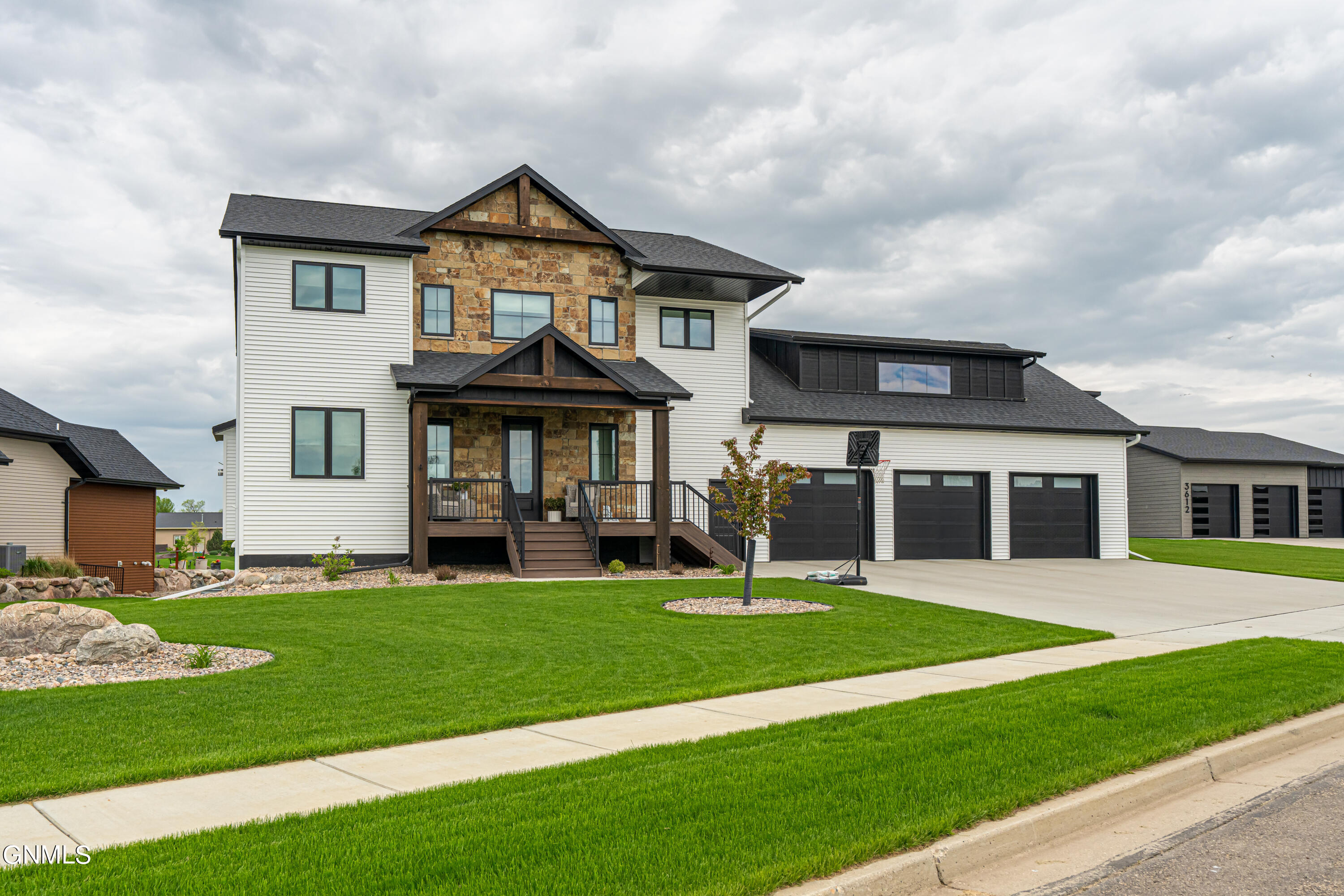 Mayflower Cir, Bismarck, ND 58504