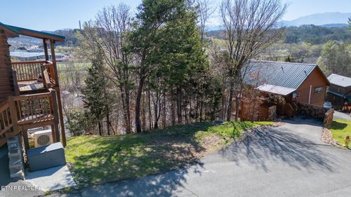 32 Blueberry Ridge Way, Pigeon Forge, TN, 37863 | Card Image
