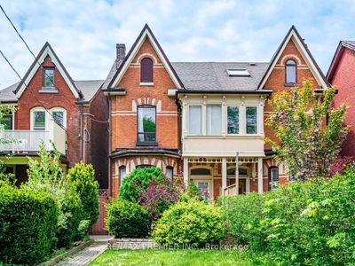 102 Bellevue Ave, Home with 5 bedrooms, 3 bathrooms and 2 parking in Toronto ON | Image 1