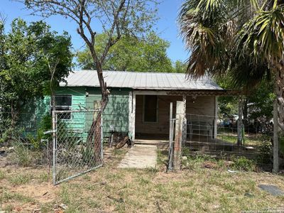 306 Depot St., House other with 2 bedrooms, 1 bathrooms and null parking in Pleasanton TX | Image 1