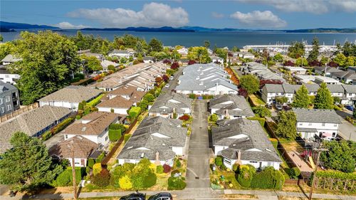 3-10101 Fifth St, Sidney, BC, V8L2X8 | Card Image