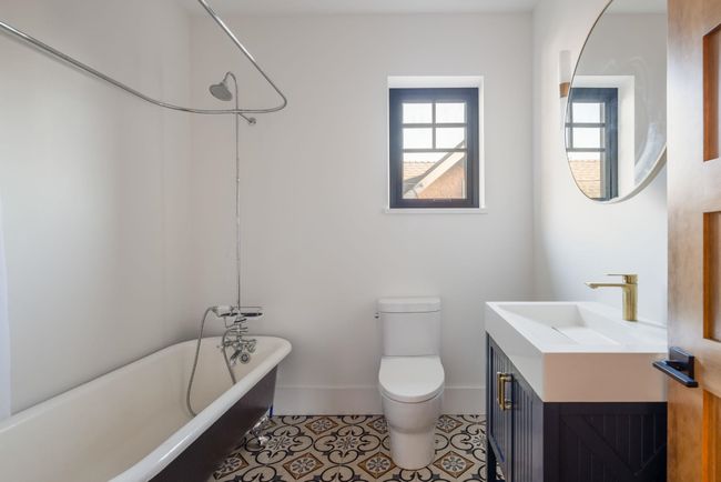 614 4th Ave, House other with 7 bedrooms, 4 bathrooms and 3 parking in New Westminster BC | Image 26