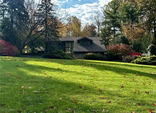 17370 S Park Blvd, Shaker Heights, OH, 44120-1711 | Card Image