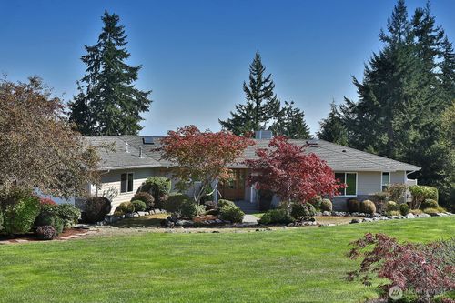 4480 Hilltop Dr, Clinton, WA, 98236-8704 | Card Image