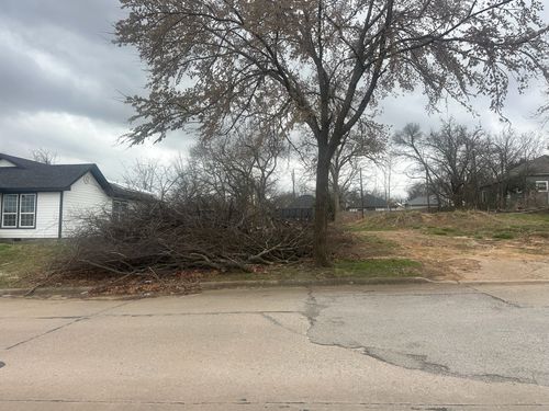 820 W Shepherd St, Denison, TX, 75020-5020 | Card Image