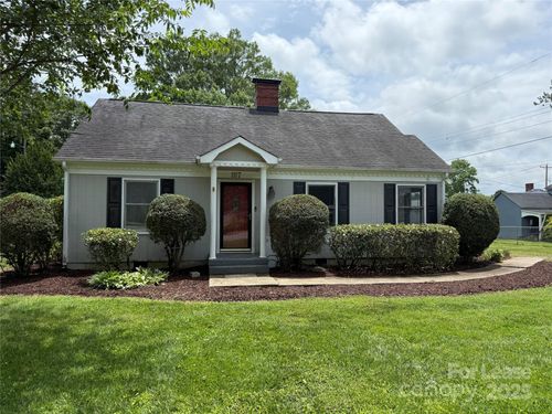 1117 13th Ave, Hickory, NC, 28601-2235 | Card Image