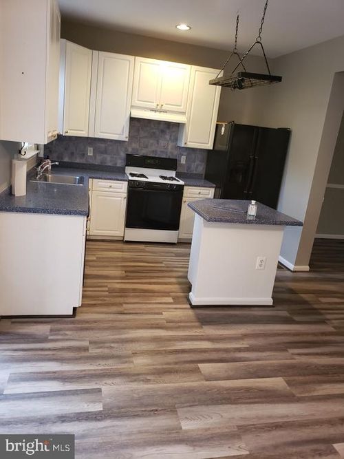 4662 Deerwatch Dr, CHANTILLY, VA, 20151-2262 | Card Image