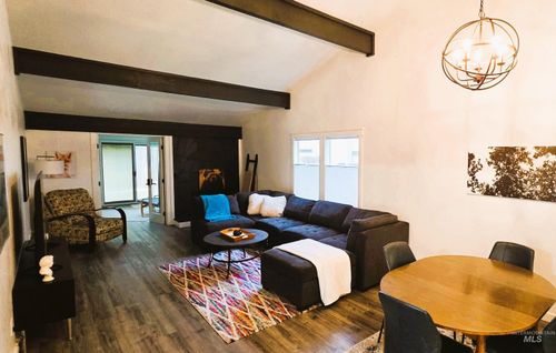 1033 Camelot Dr, Boise, ID, 83704 | Card Image