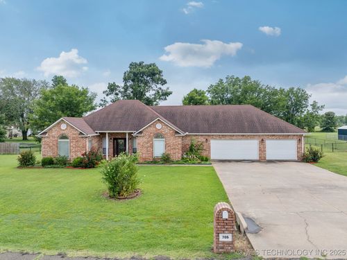 705 23rd St, Wagoner, OK, 74467-8049 | Card Image