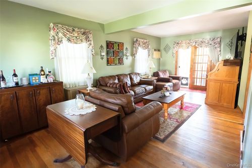 404 Kensington Ct, Copiague, NY, 11726-4527 | Card Image