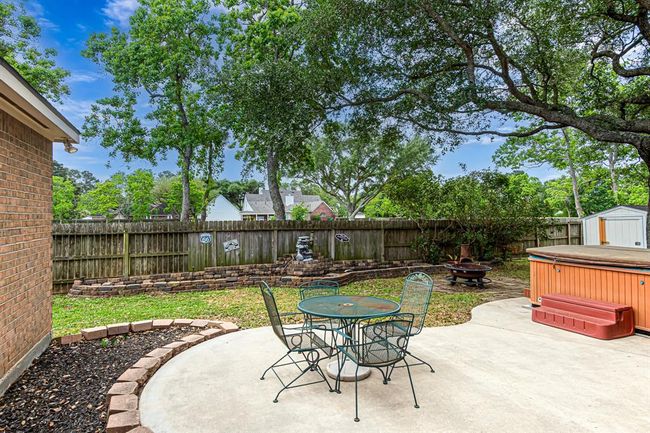 Expansive patio with a hot top | Image 33