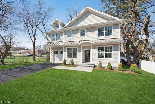 82 Washington Ave, Chatham, NJ, 07928-2045 | Card Image