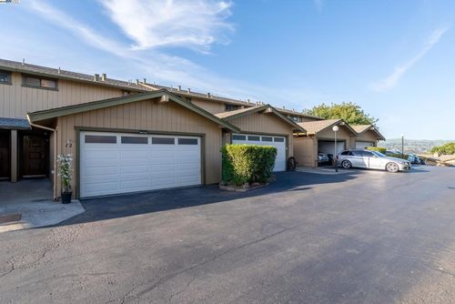 apt-12-20111 W Ridge Ct, Castro Valley, CA, 94546-5241 | Card Image