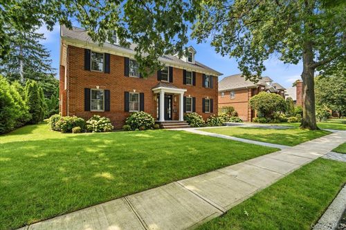 198 Kensington Rd, Garden City, NY, 11530-1351 | Card Image