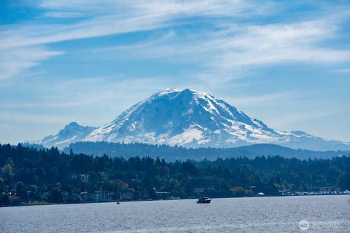8319 Ne Juanita Dr, Kirkland, WA, 98034-3528 | Card Image