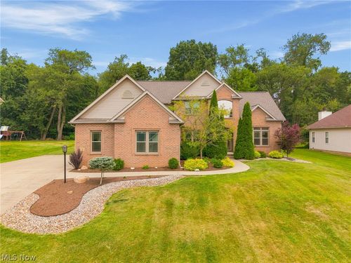 2559 Chadwell Cir Nw, North Canton, OH, 44720-8261 | Card Image