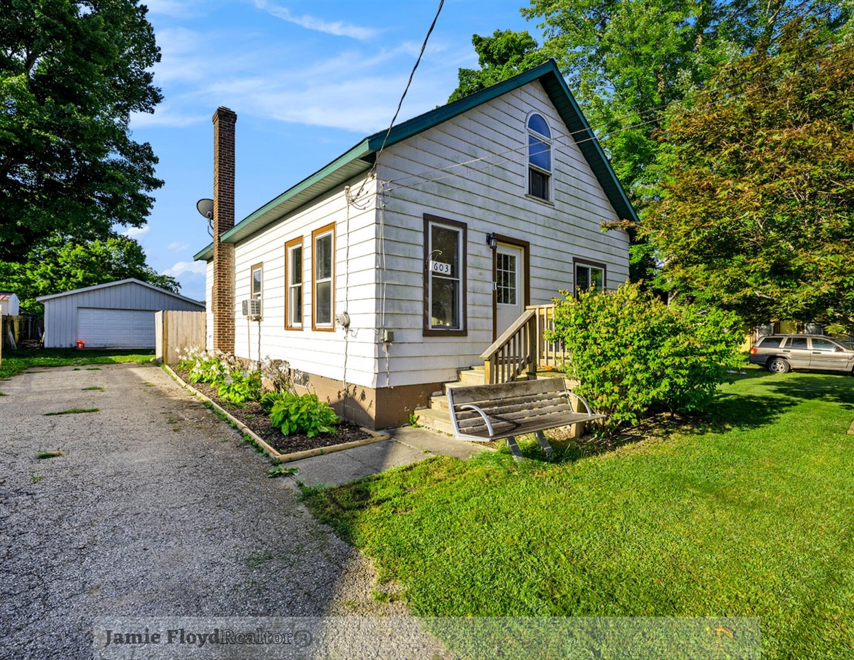 Saint Joseph St, Lawrence, MI 49064