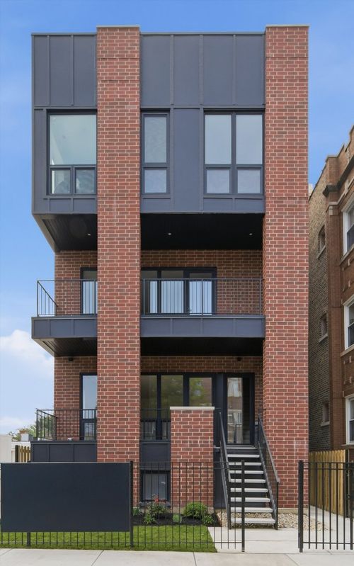 202-6414 N Francisco Ave, CHICAGO, IL, 60645-5203 | Card Image