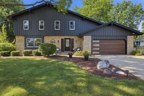 8807 Greenhill Ln, Greendale, WI, 53129-1548 | Card Image