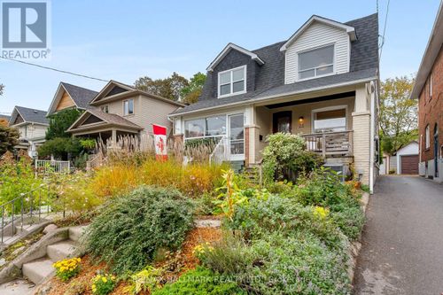 25 Northview Ave, House with 3 bedrooms, 2 bathrooms and 1 parking in Scarborough ON | Card Image