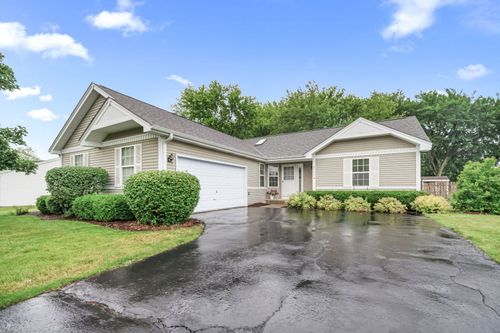 4548 Vista Dr, Island Lake, IL, 60042-8479 | Card Image