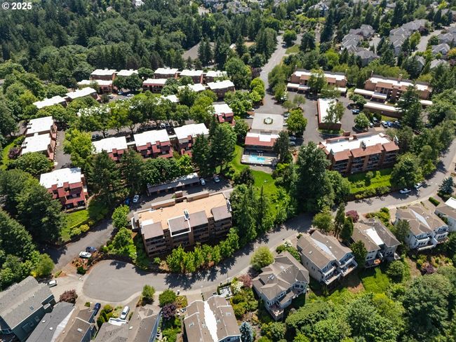 BLDG-25 - 213 Oswego Smt, Condo with 2 bedrooms, 2 bathrooms and 1 parking in Lake Oswego OR | Image 36