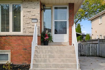 1880 Silverberry Cres, House attached with 3 bedrooms, 2 bathrooms and 4 parking in Mississauga ON | Image 2