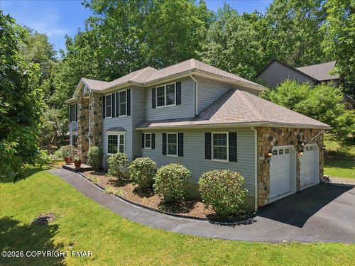 238 Fringe Dr, East Stroudsburg, PA, 18302-6674 | Card Image