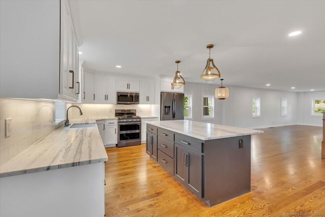 183 Bailey St, House other with 3 bedrooms, 3 bathrooms and 8 parking in Glastonbury CT | Image 6