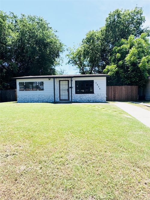 5636 Lester Granger Dr, Fort Worth, TX, 76112-7628 | Card Image