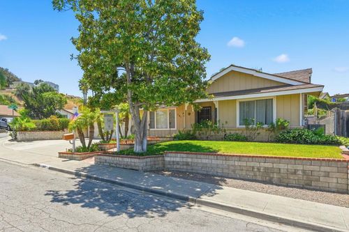 741 Paul St, Escondido, CA, 92027-3949 | Card Image