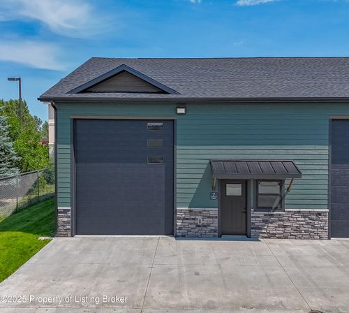189 26th St W, Dickinson, ND, 58601-6550 | Card Image