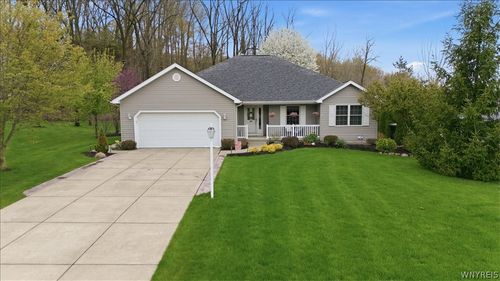 4814 Sebastian Dr, Lockport, NY, 14094-1808 | Card Image
