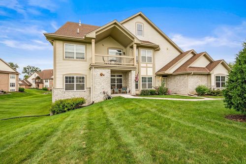 4794 S Lynn Dr, New Berlin, WI, 53151-7497 | Card Image