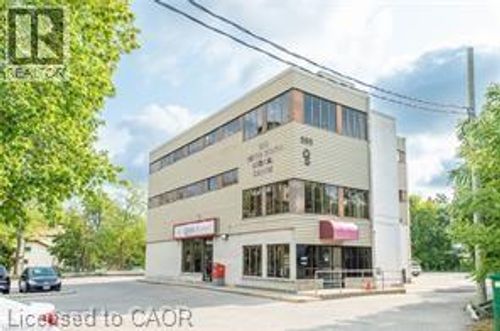 585 Queen St S, Kitchener, ON, N2G4S4 | Card Image