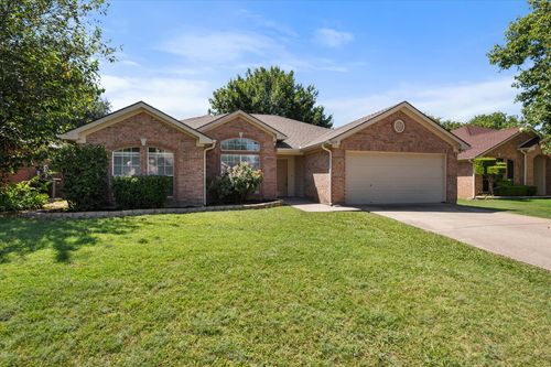 1610 Crestmeadow Ln, Mansfield, TX, 76063-7931 | Card Image