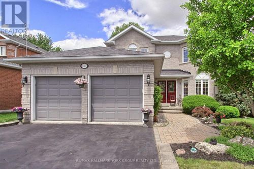 571 Goodyear Cres, Newmarket, ON, L3Y8L2 | Card Image